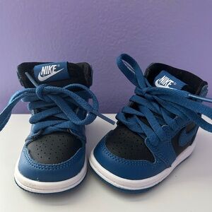 Jordan 1 mid :: black & blue - size 2C